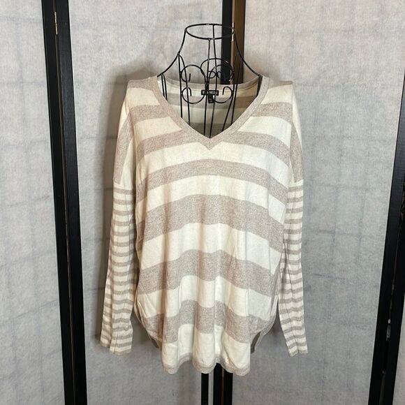 Express Cream stripped sweater size S - Picture 2 of 9